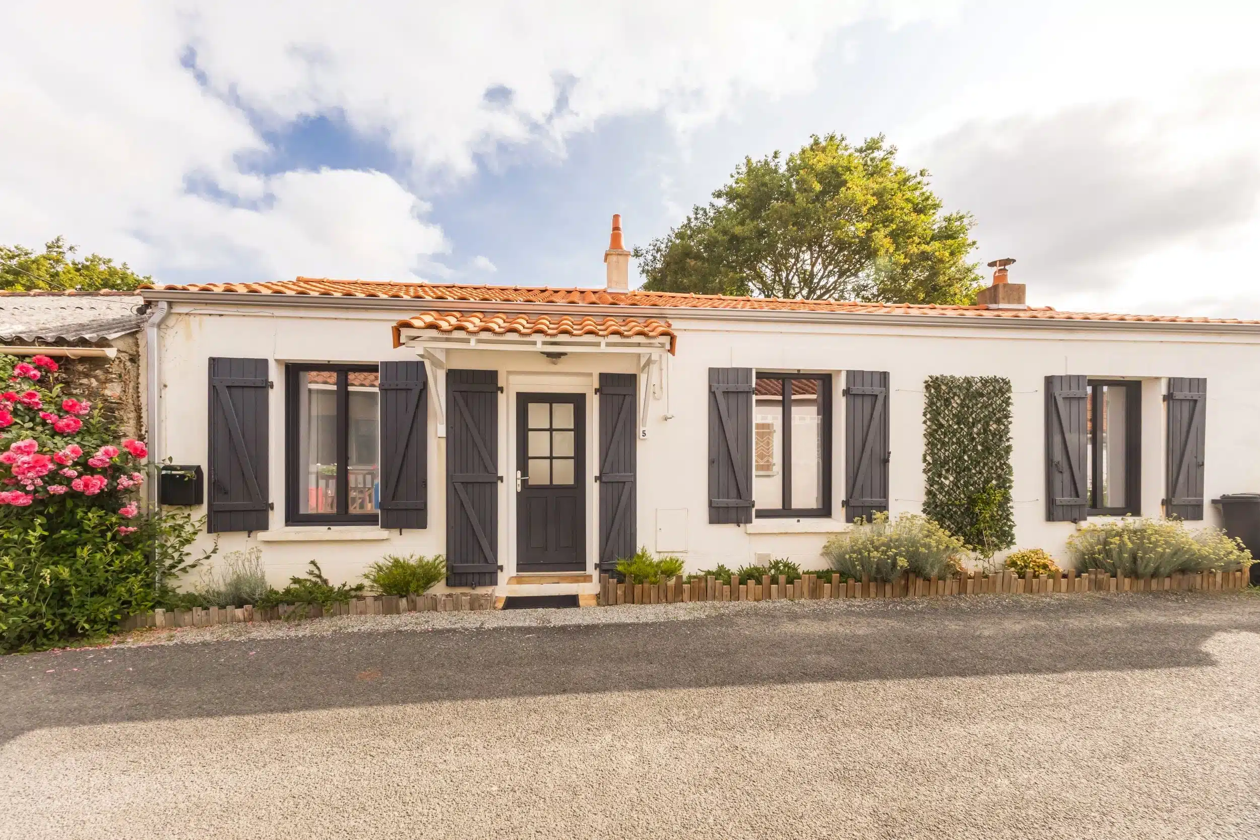 Lovely Family - façade